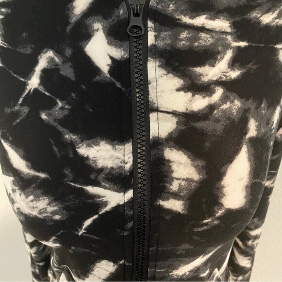 NWOT Cropped Black White Zip Front Hoodie Style Jacket Two Pocket Ultra Soft S - Picture 5 of 10